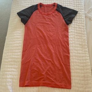 Swiftly Tech Short Sleeve 2.0 Size 4 Peachy with Gray Sleeves